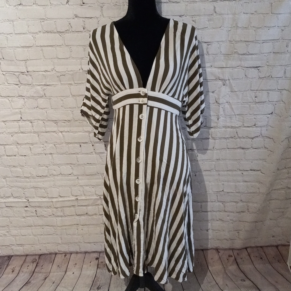 FOREVER 21 olive green/white flow button down dress, size medium